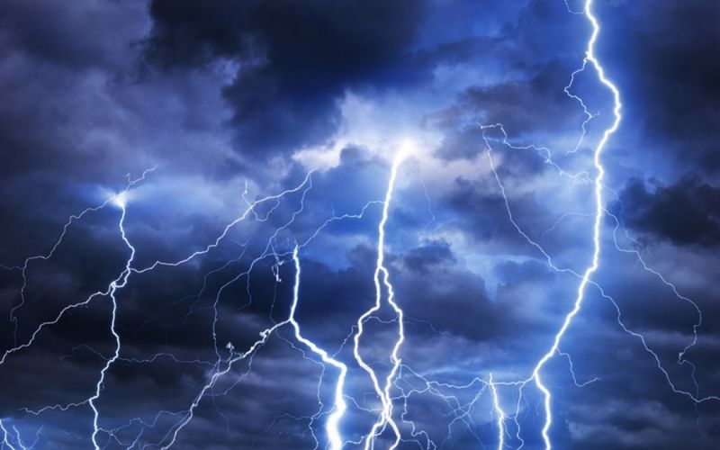 Sét cũng là nguyên nhân có thể khiến điện bị chập.