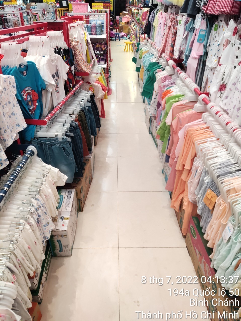 Khu trưng bày quần áo trẻ em tối ưu diện tích - cửa hàng do Trà Vinh GC thi công