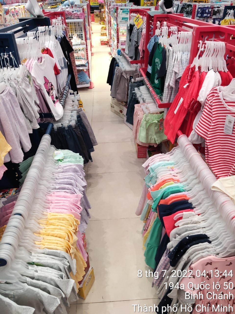 Khu trưng bày quần áo trẻ em tối ưu diện tích - cửa hàng do Trà Vinh GC thi công