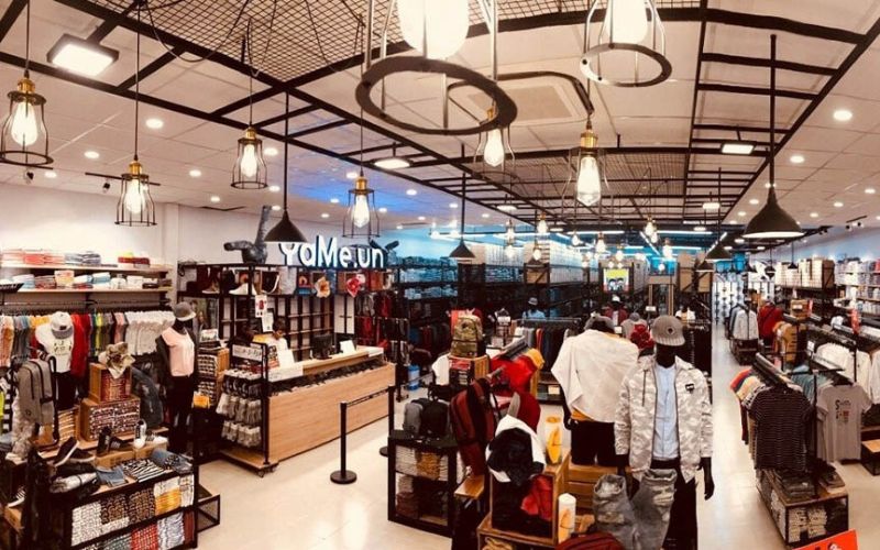 Cần thiết kế không gian thông thoáng để khách hàng dễ dàng tham quan mua sắm.