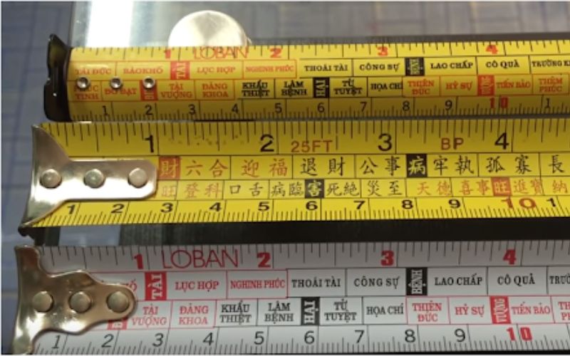 Thước có 4 hàng riêng biệt.