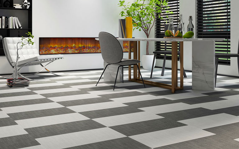 Phong cách lát gạch kiểu caro màu đen - trắng vừa tạo sự cổ điển nhưng không kém phần sang trọng cho ngôi nhà.