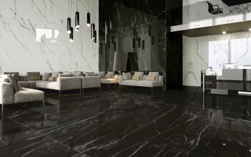 Nếu gia chủ yêu thích phong cách huyền bí thì lát nền gạch màu đen với điểm nhấn là vân tia sét màu trắng sẽ tạo sự hiện đại và vô cùng sang trọng.