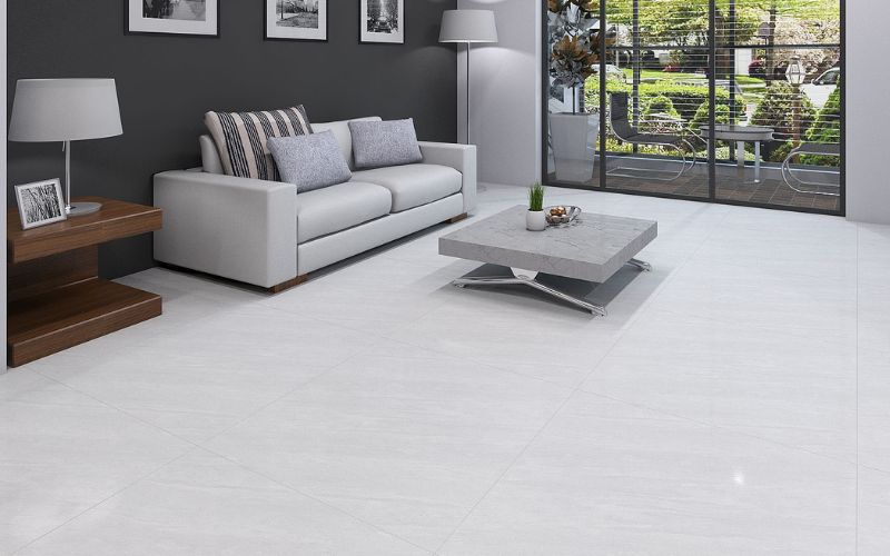 Gạch lát nền màu trắng trơn vẫn luôn là lựa chọn của nhiều gia chủ bởi sự đơn giản và sang trọng.