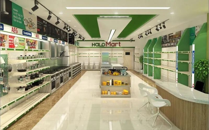 Mẫu thiết kế siêu thị điện máy đơn giản với hệ thống các kệ sát tường nhiều tầng tăng thêm diện tích cho không gian trưng bày. Hệ thống ánh sáng được thiết kế đơn giản nhưng tối ưu giúp làm nổi bật sản phẩm. 