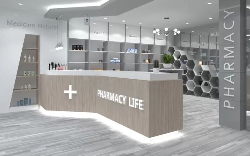 Mẫu thiết kế nhà thuốc phong cách hiện đại với gam màu xám ghi trung tính, kết hợp với hệ thống ánh sáng được bố trí hợp lý giúp tăng thêm vẻ sang trọng. Nội thất được thiết kế đa dạng hình dáng, sắp xếp âm tường giúp tối đa không gian nhà thuốc.