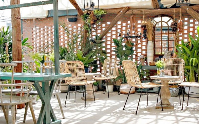 Thiết kế quán cà phê ngoài trời độc đáo, hấp dẫn nhiều đối tượng khách hàng