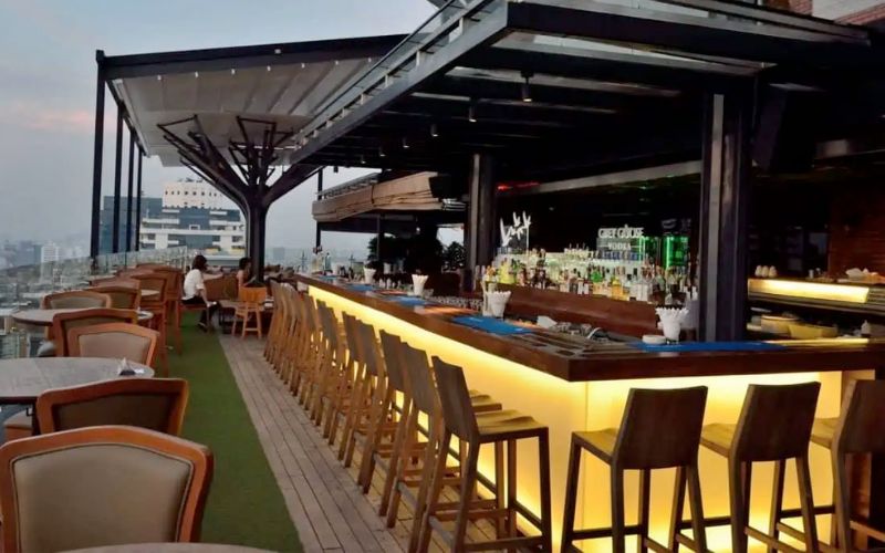 Chọn vật liệu cho quán cà phê sân thượng hợp lý sẽ tạo nên diện mạo sang trọng của quán