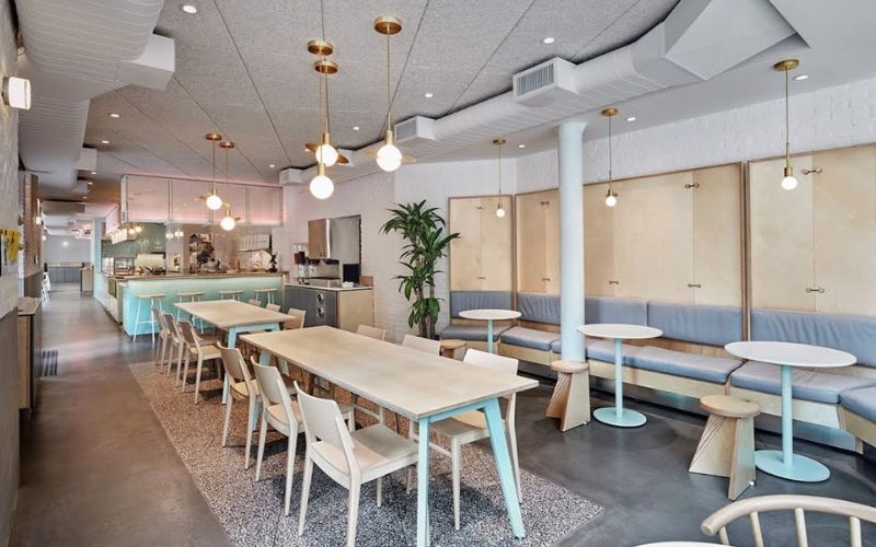 Sử dụng hệ thống đèn thả giúp tạo không gian mở