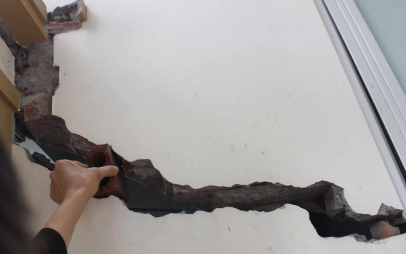 tường nhà bị nứt dọc